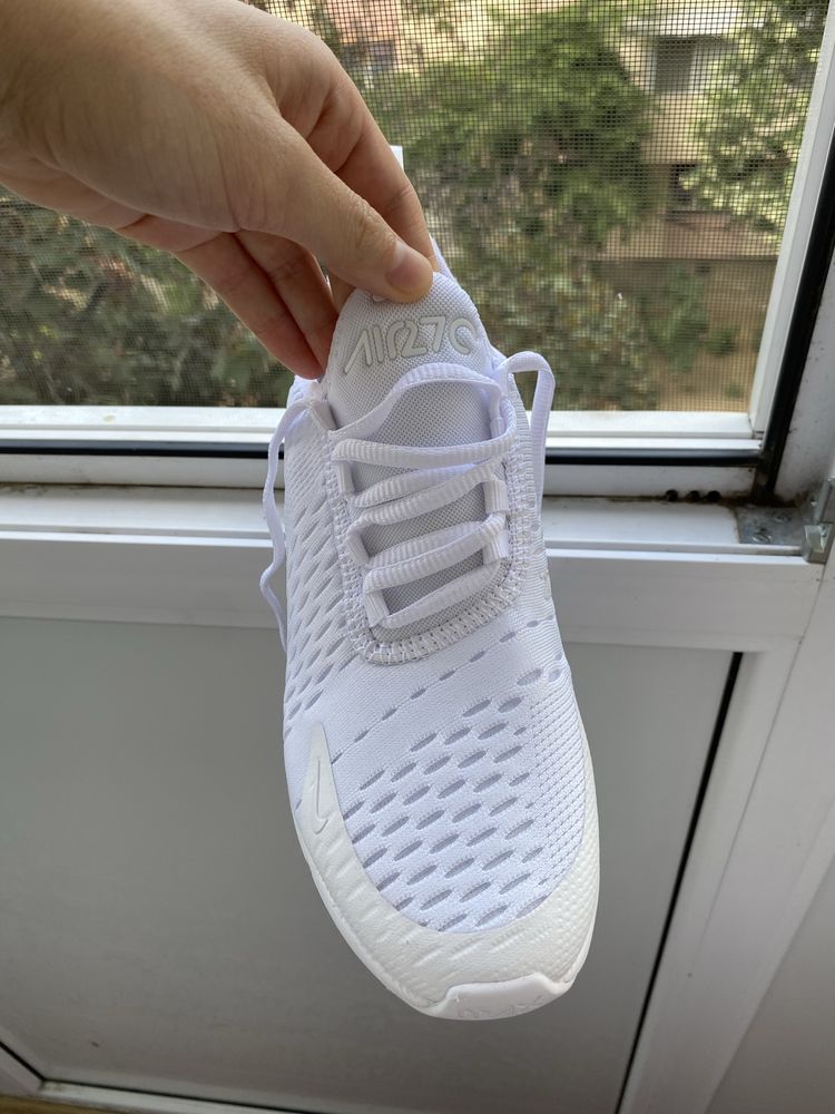 Vând adidasi nike air max 270 unisex
