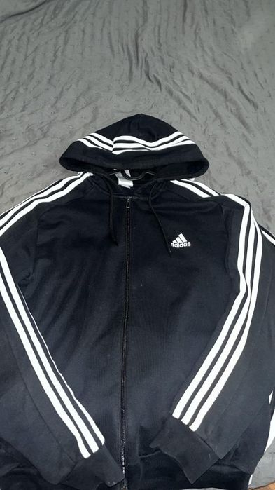 3 ленти през качулка