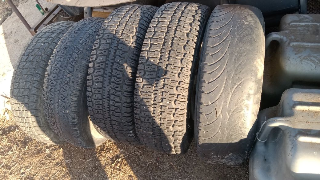 Продам диски с шинами на ниву б/у + запаска  размеры 205/70/R16