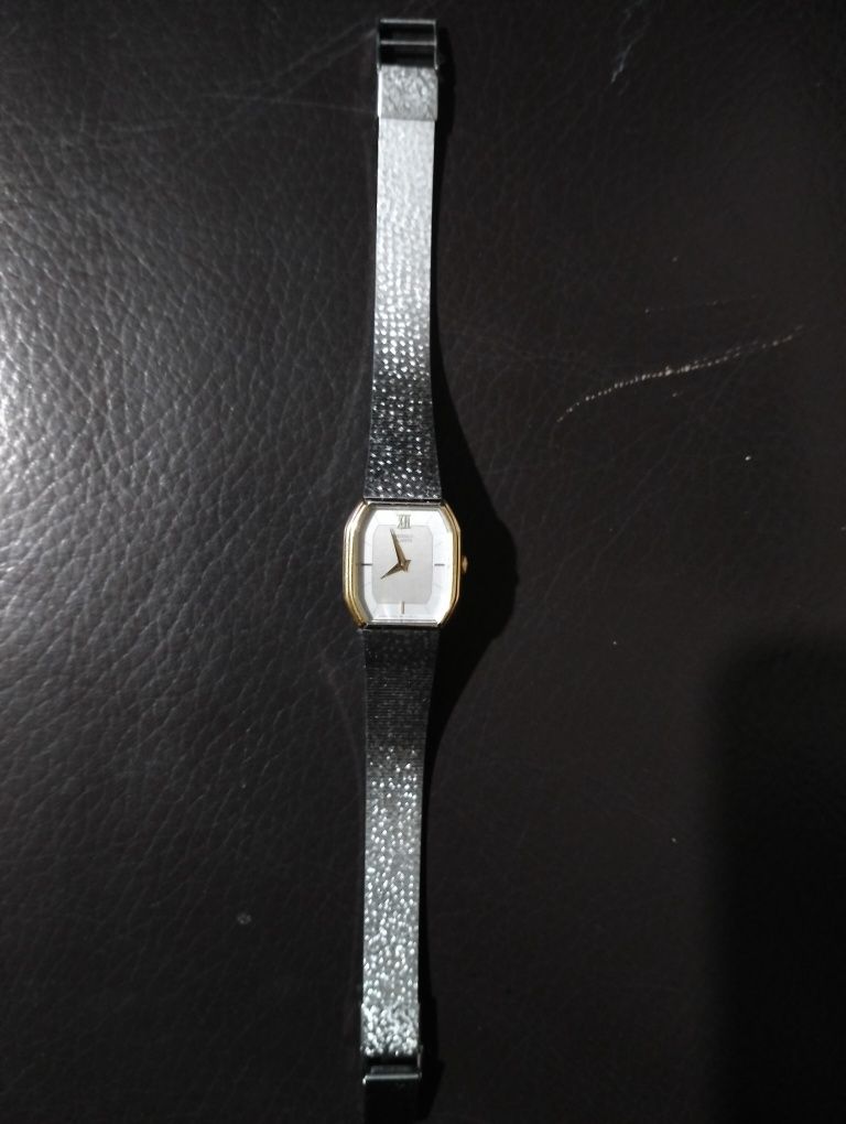 Продавам дамски часовник seiko