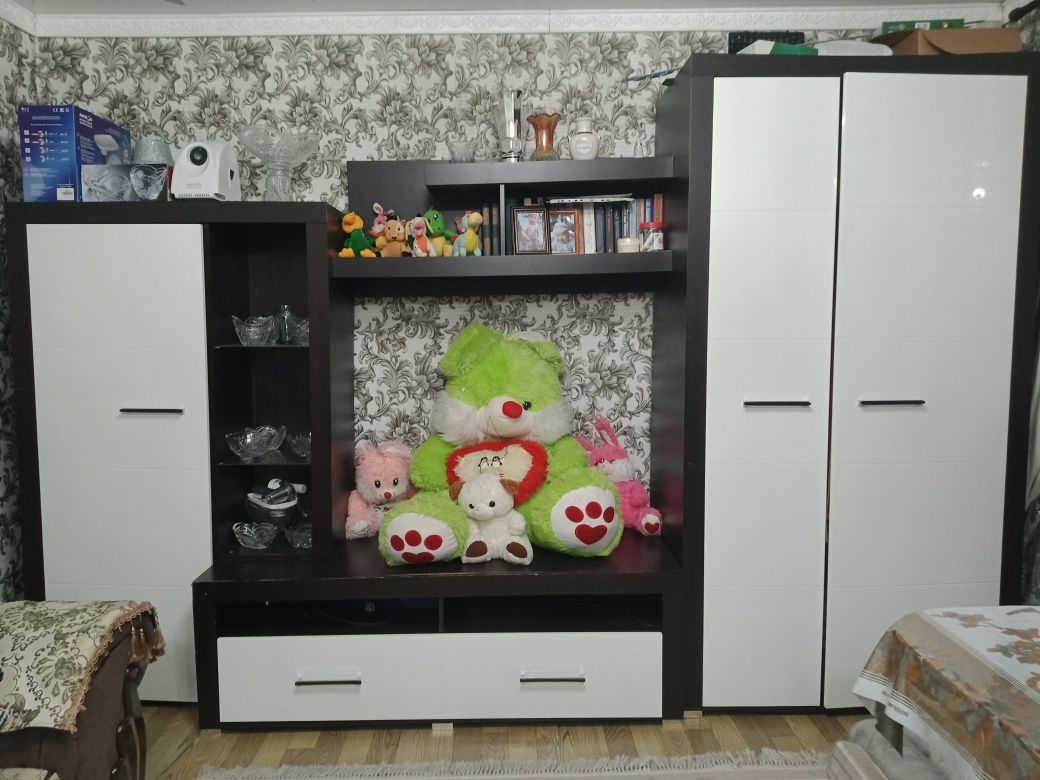 СРОЧНО! Продам горку в гостиную