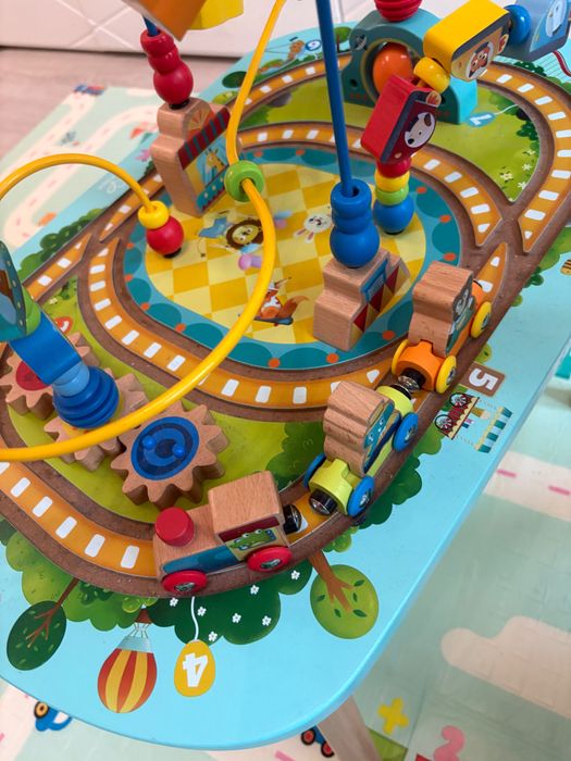 Дървена маса за игра Hape