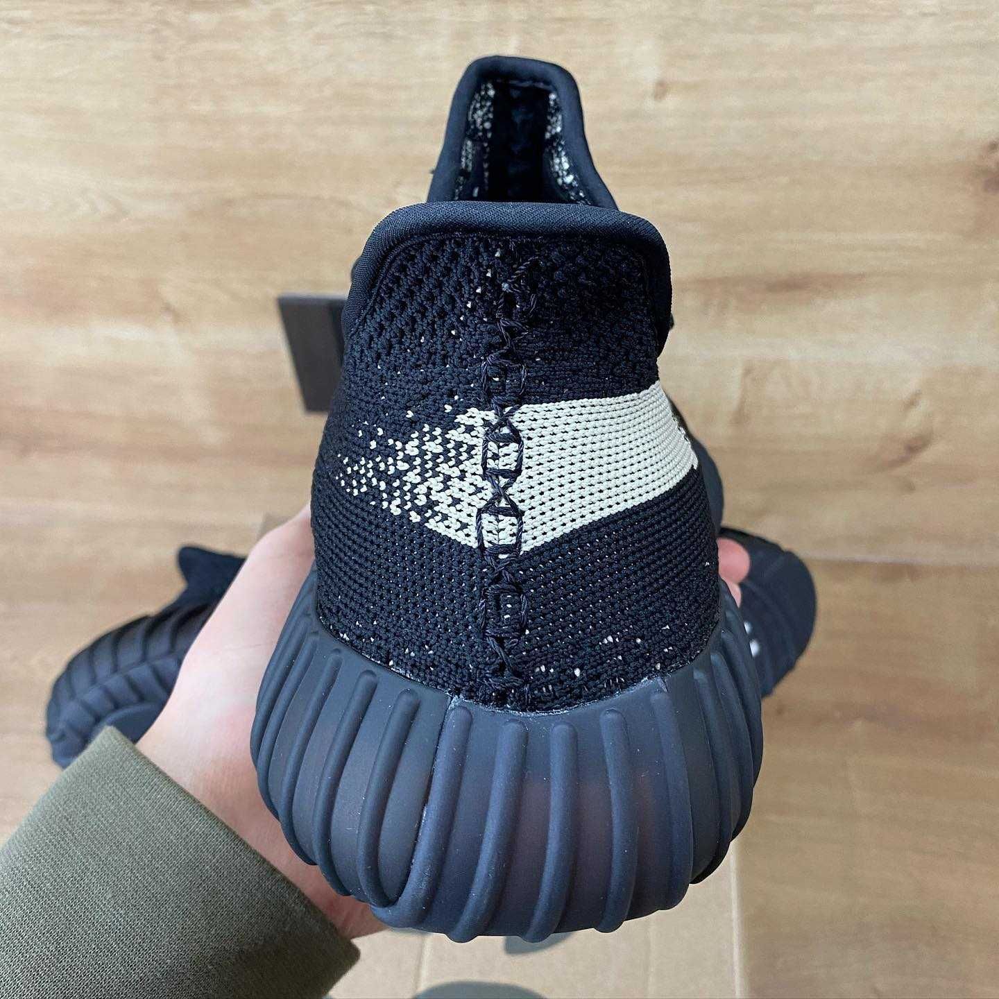 Yeezy Boost 350 V2 Black-White 39EUR