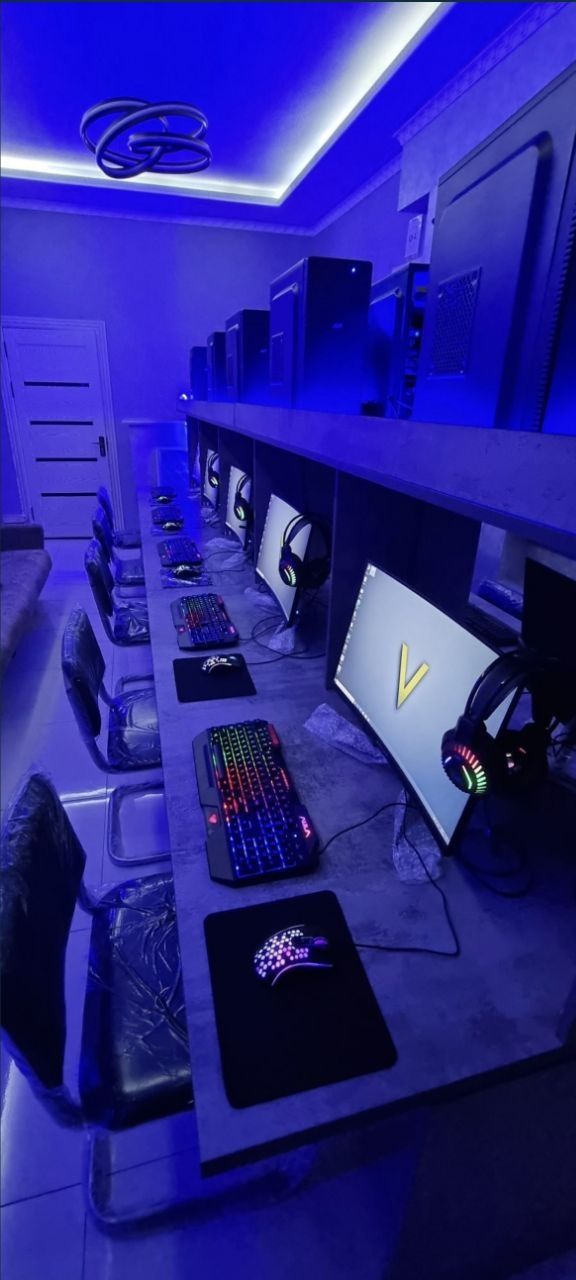 Online uyinlar uchun 10ta igravoy Kompyuterlar stol stullari bn tayyor