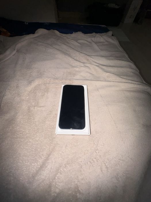 Vand Iphone 13 full box