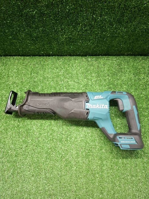 Нов безчетков саблен трион на Makita DJR187 със скорости