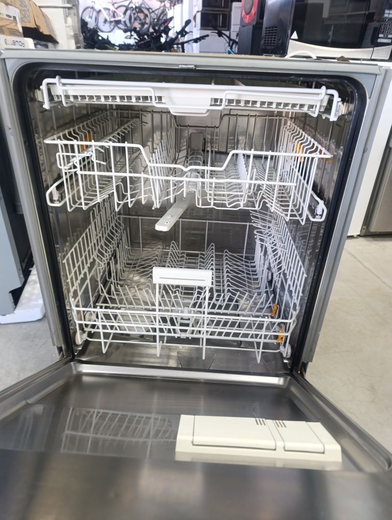 Съдомиялна за пълно вграждане Miele XXL 60см