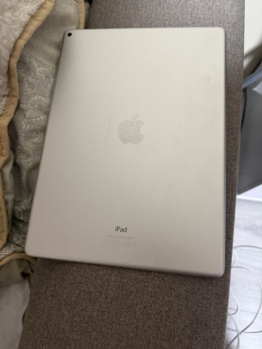 iPad Pro (12.9-inch) заключен