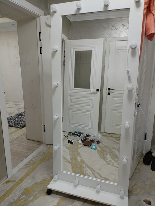 Зеркало напольное