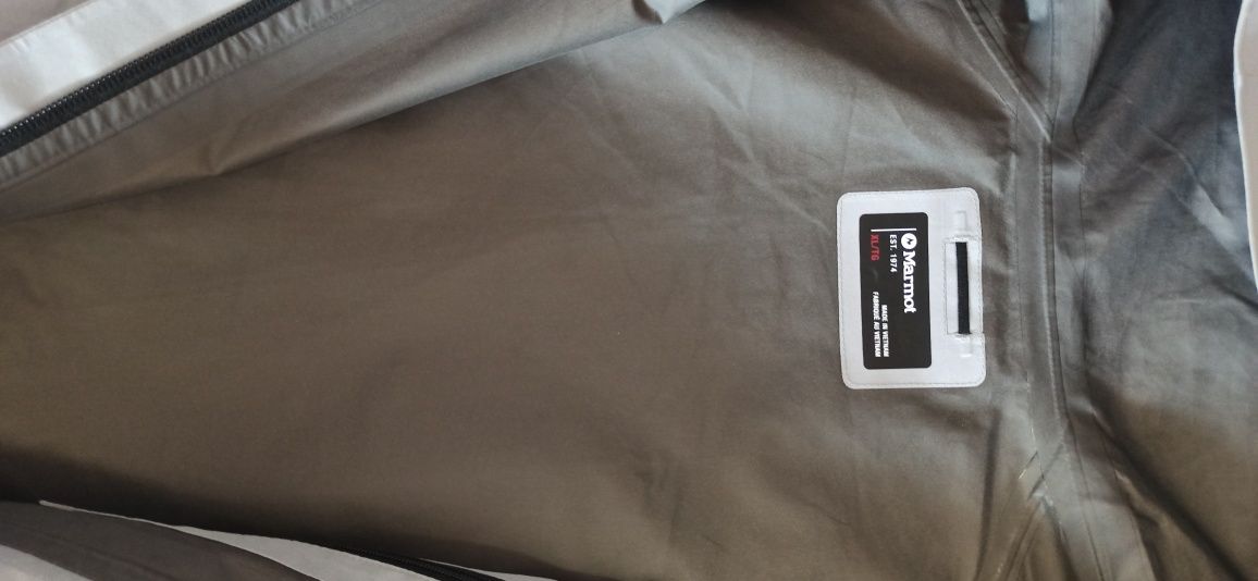 Geaca     Marmot Gore-Tex