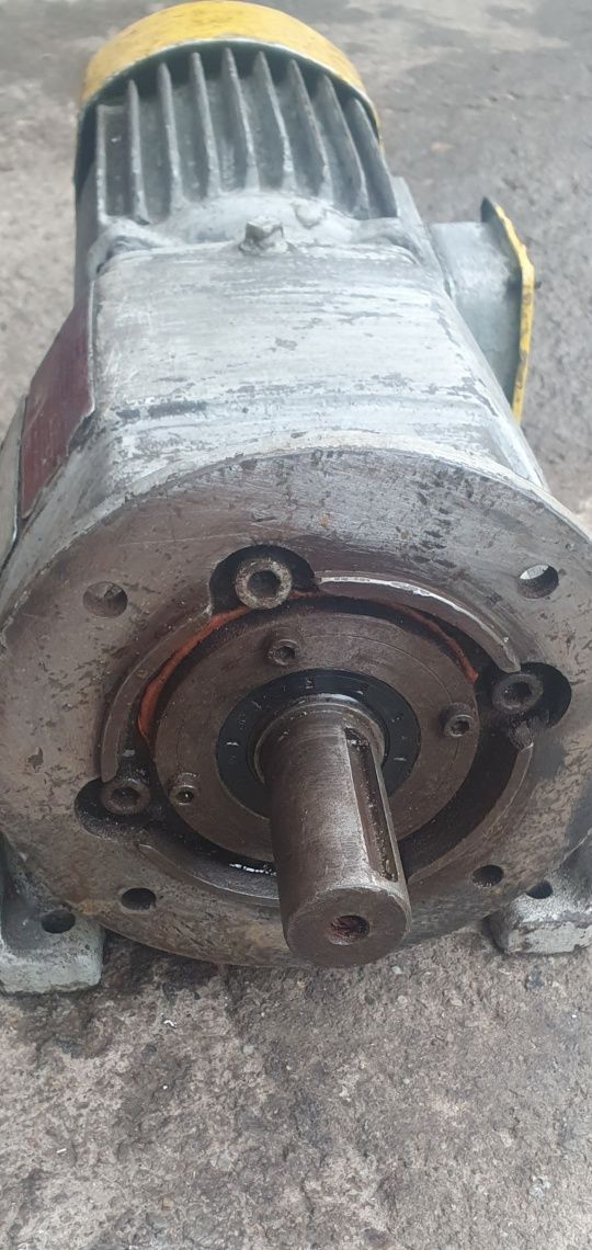 Motor cu reductor de mare forță la 380v. sau 220v.