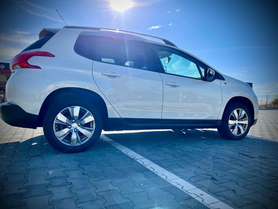 Peugeot 2008 An: 11.2015  1.2 benzina !!