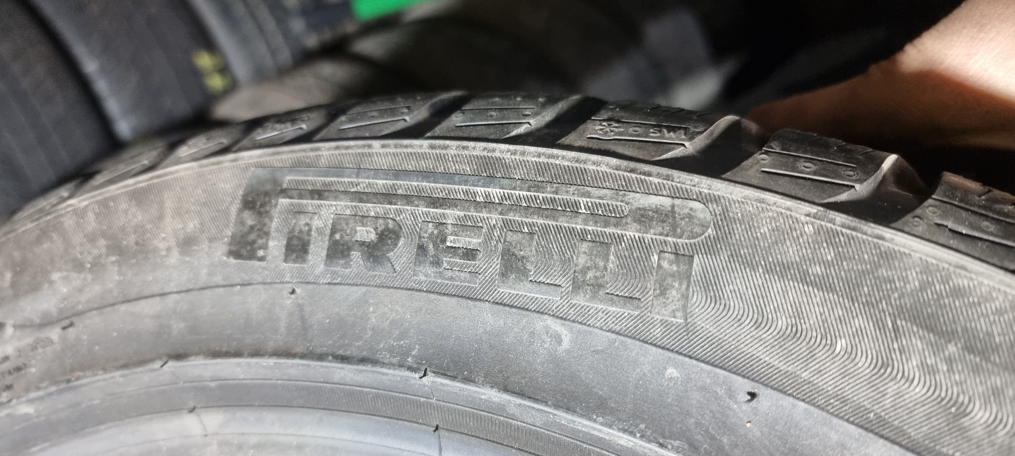 4бр Зимни гуми 235/45/18 Pirelli (2020)