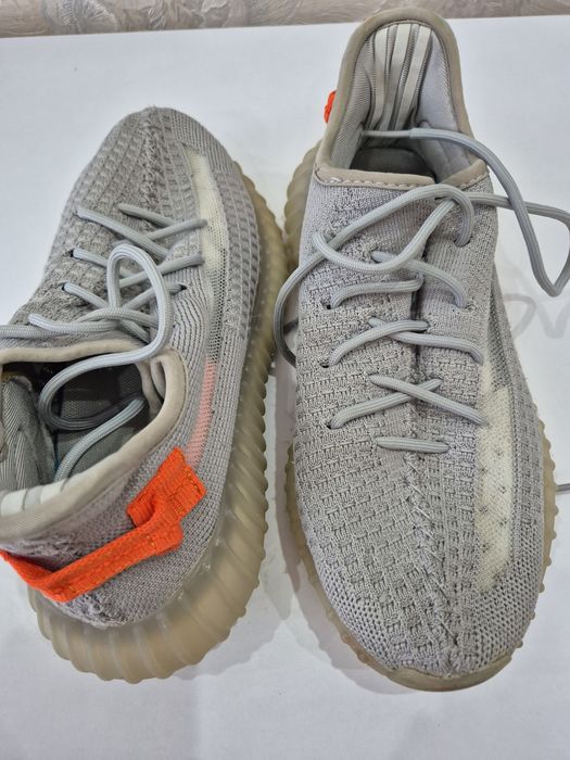 Кроссовки серые мужские  в хорошем состоянии  брендовые