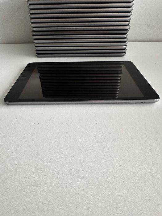 Apple iPad Mini 3 Cellular data 16gb