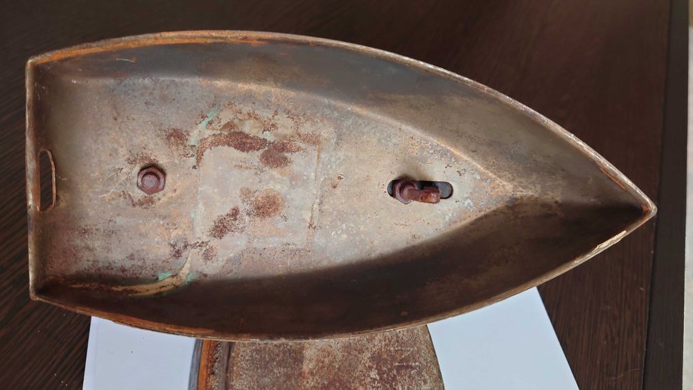 Утюг  С.М.З.  не электрический