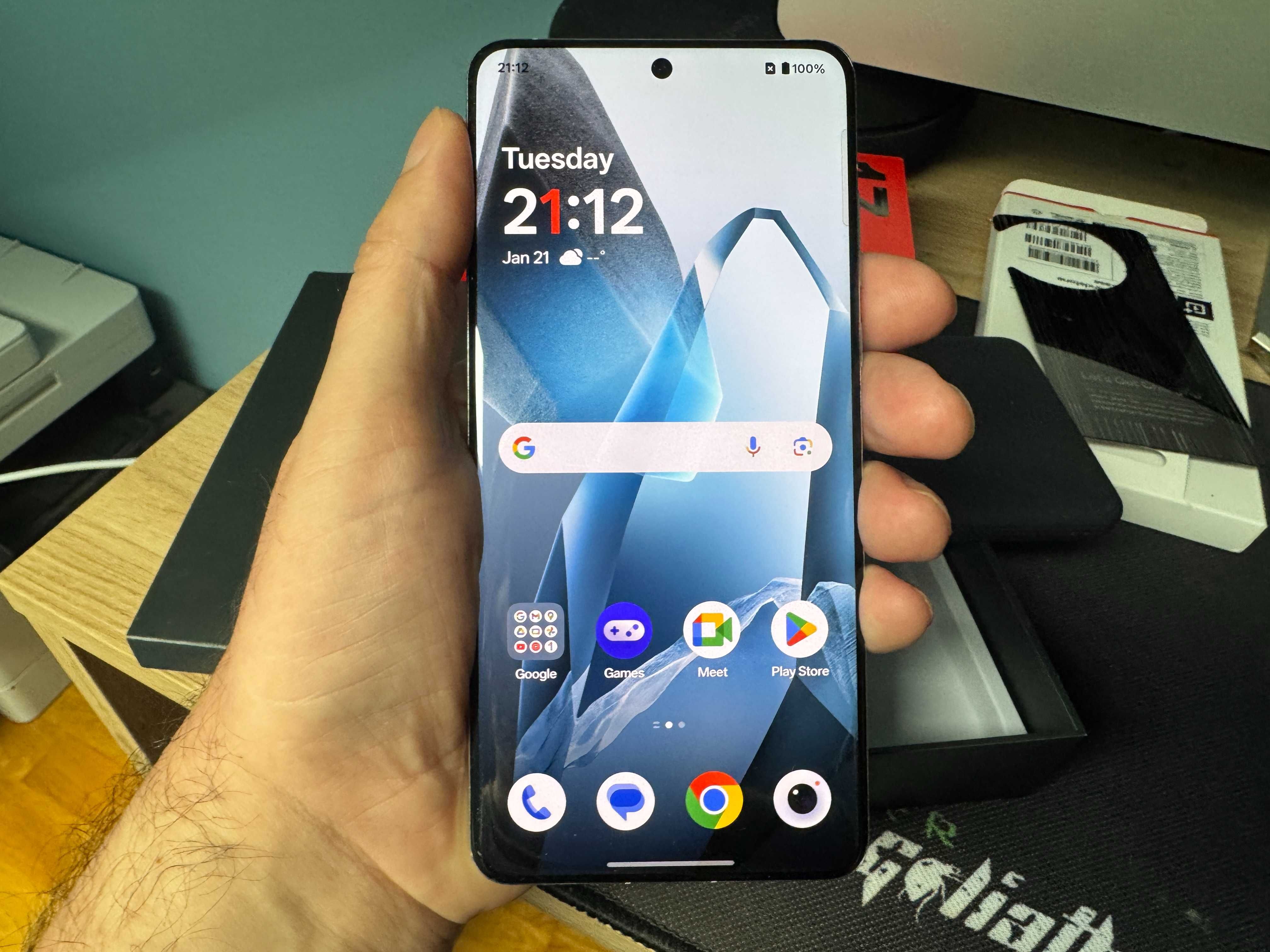 Vând telefon OnePlus 13 ca nou, 16GB RAM / 512GB, în cutie, preț fix