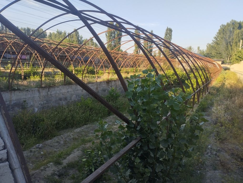 Hamma sharoitlari bor yer uchastkasi sotiladi