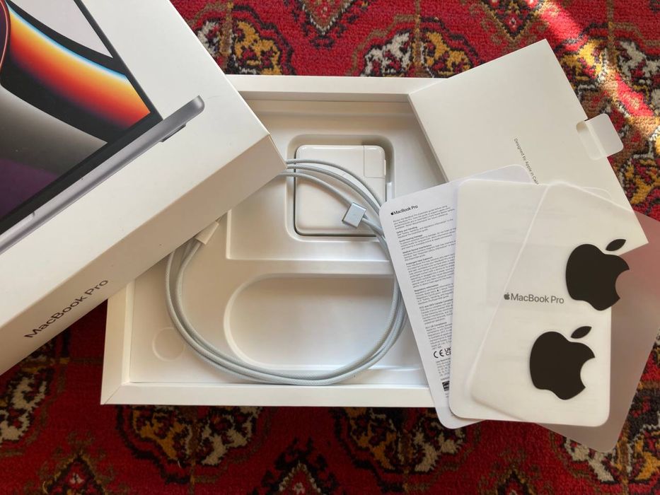 Apple MacBook 14 M1 Pro LL/A Очень идеальный Состояние