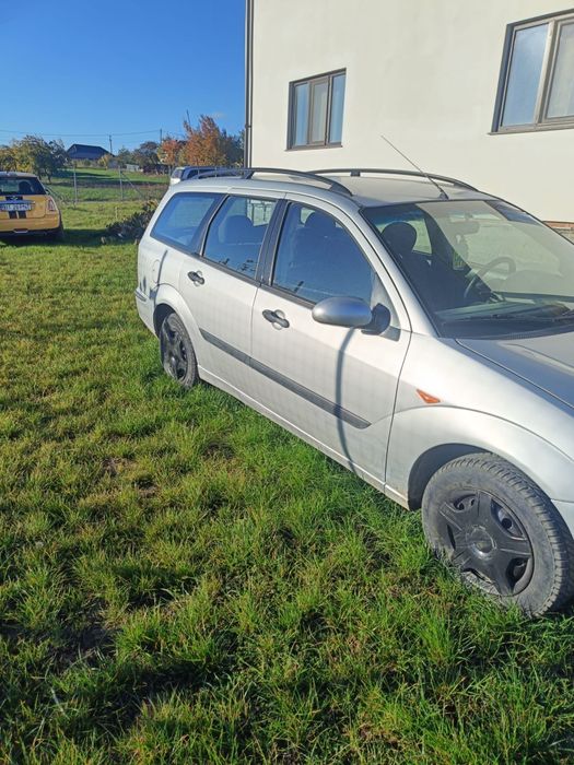Vând Ford focus 1.6 benzina