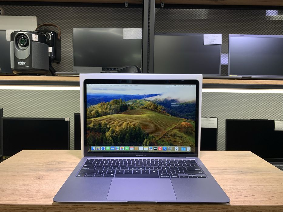 MacBook Air 13-inch, M1, 2020 г. 8/256 GB, АКБ99%, 1102/А10