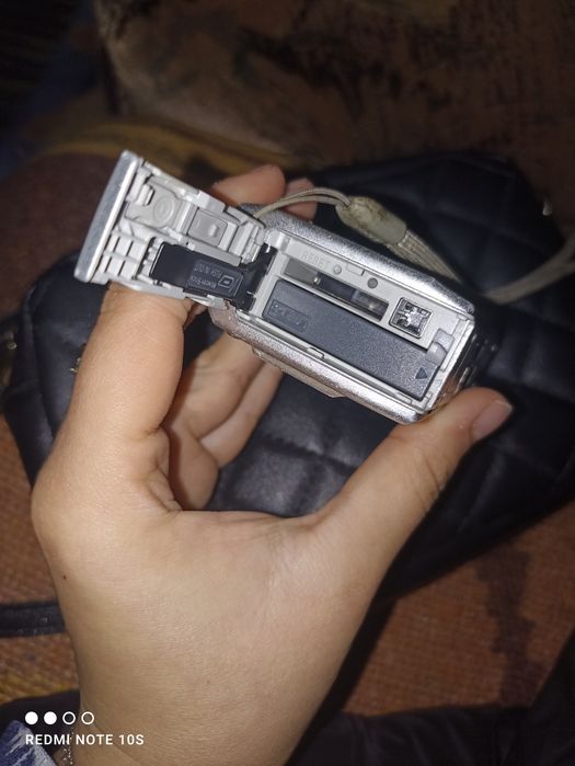 Vând aparat foto Sony