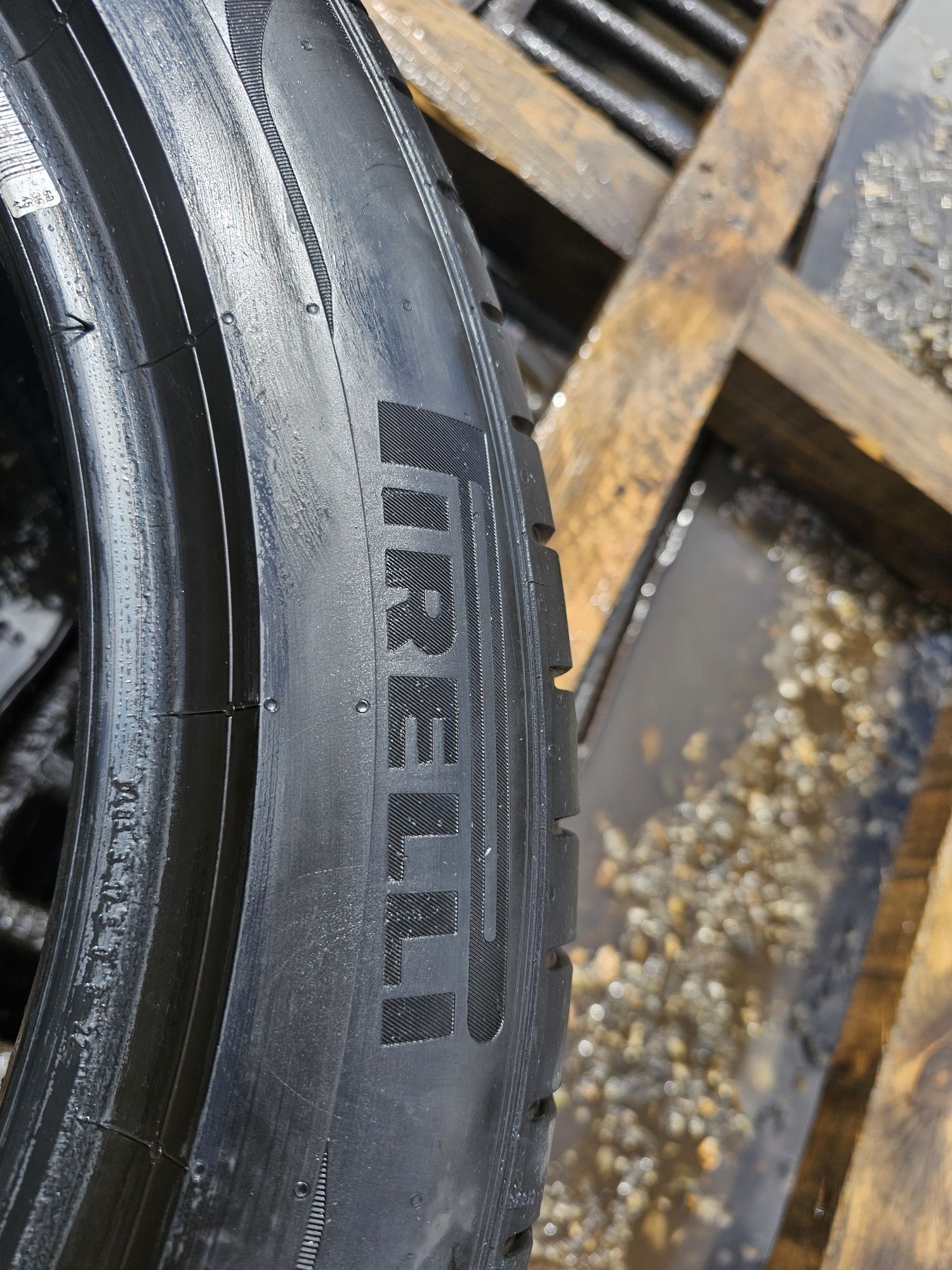 Anvelope Pirelli  245 45 19 vara runflat