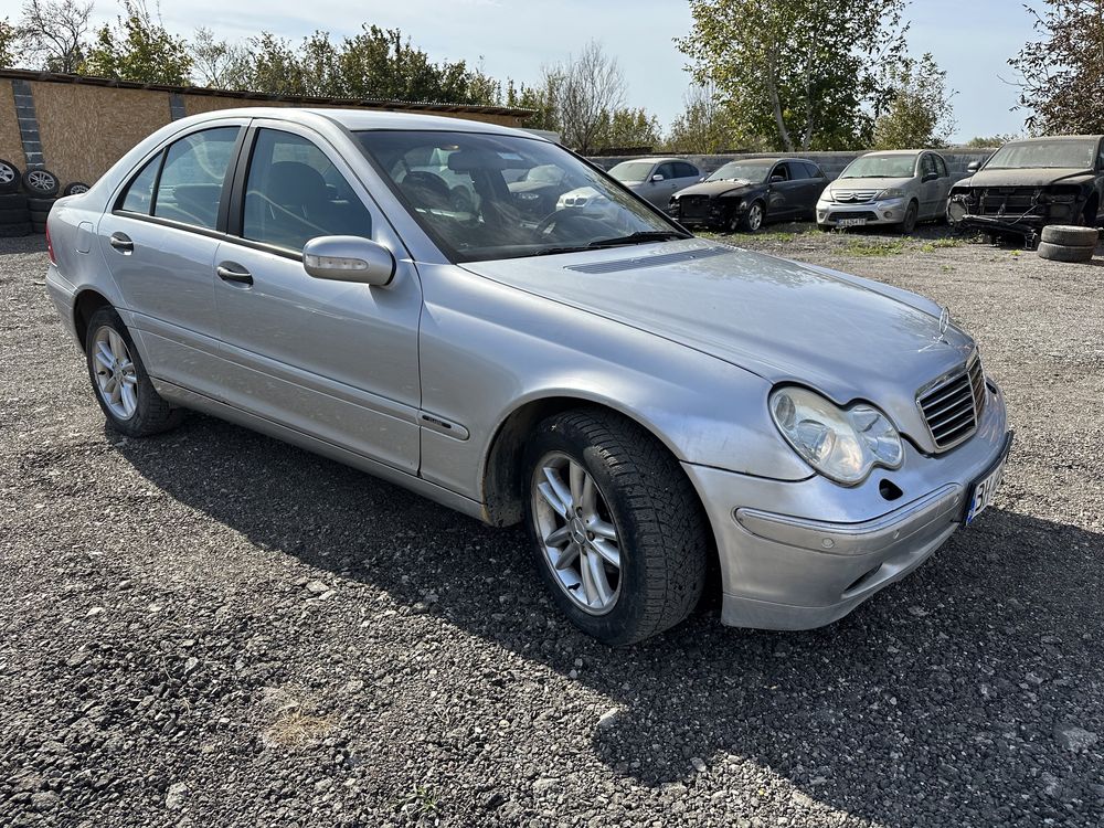 Мерцедес W203 1.8 бензин 2003 Г автоматик само на части