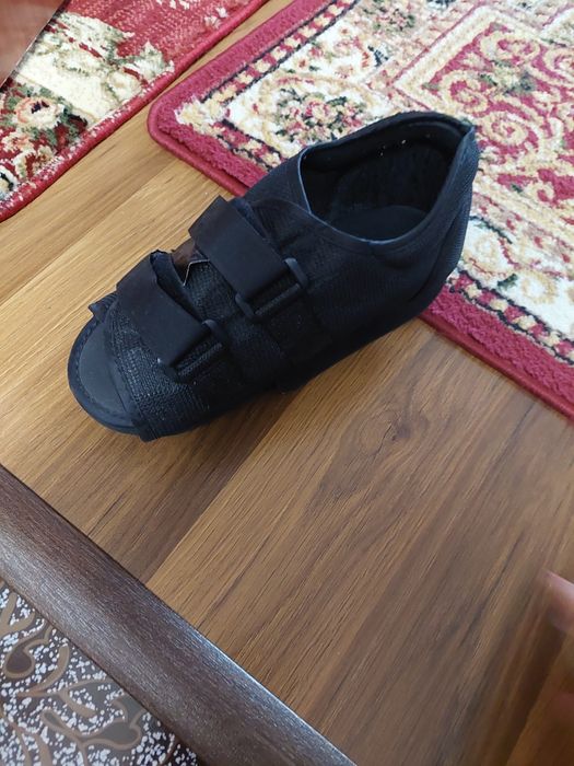 Vând papuc ortopedic