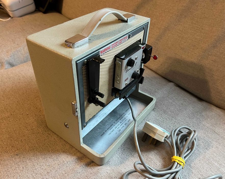 Proiector de film vintage Kodak Brownie 8 A15 stare fbuna colectie rar