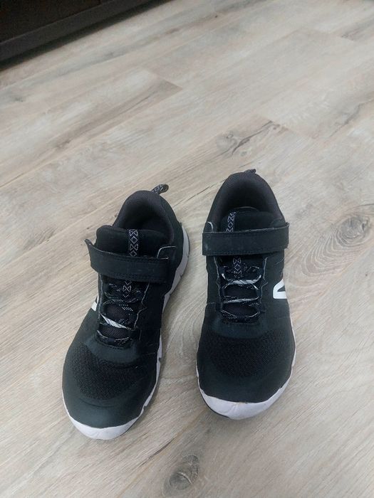 Încălțăminte ușoară, mărimea 37, negru- alb