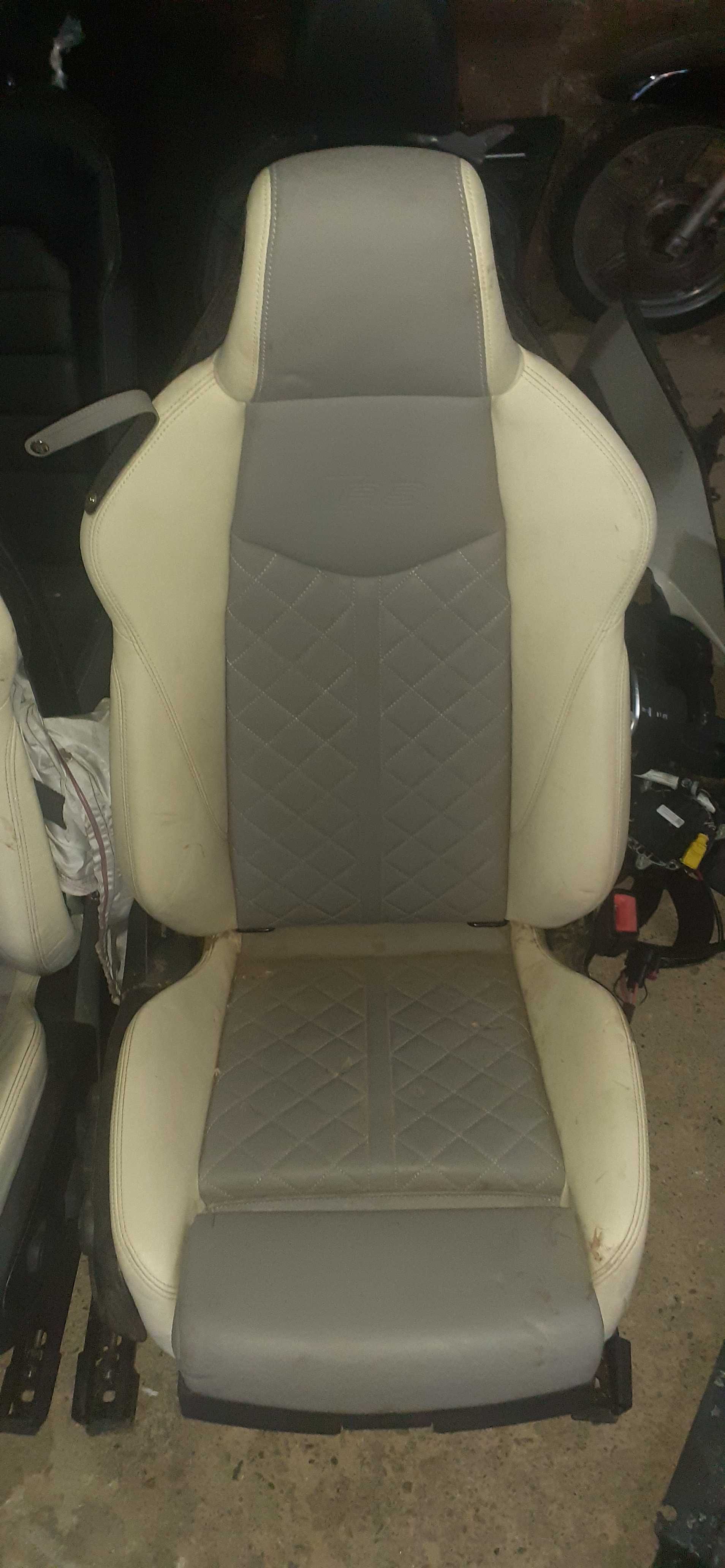 Audi TTRS cabrio седалки салон