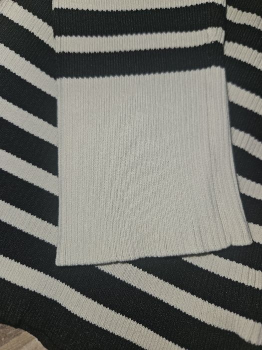 Pulover cu nasturi Zara, stare excelentă