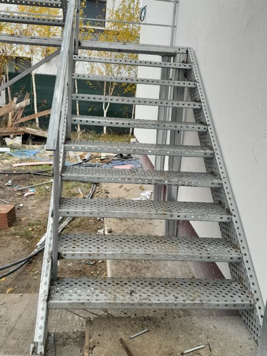 Scări metalice galvanizate la orice demisiune asiguram transport ori u