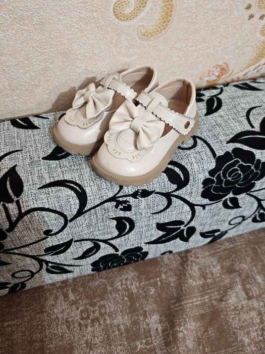 Продам детскую обувь