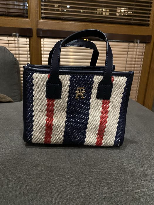 Оригинална дамска чанта Tommy Hilfiger