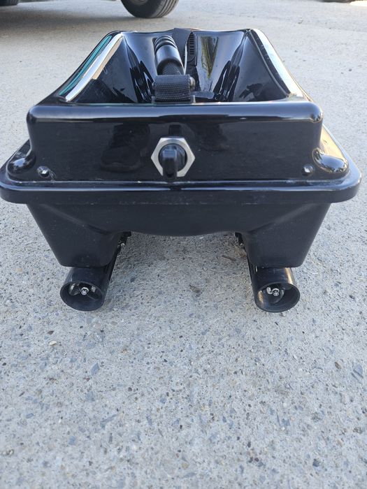 ЛЛодка за захранка BOATMAN