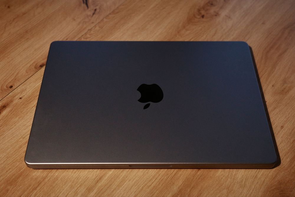 Macbook PRO M1 - 14inch - 16GB RAM, 1TB SSD