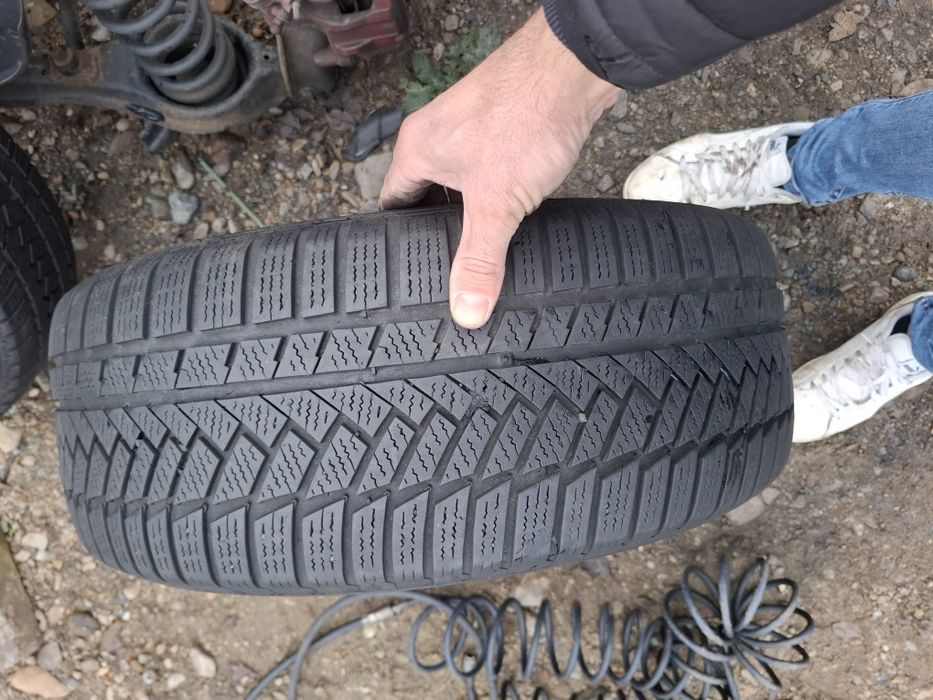 Vand 1 anvelopa 225 55 16 continental de iarna buna