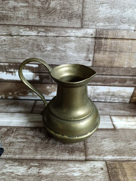 Плътна бронзова кана