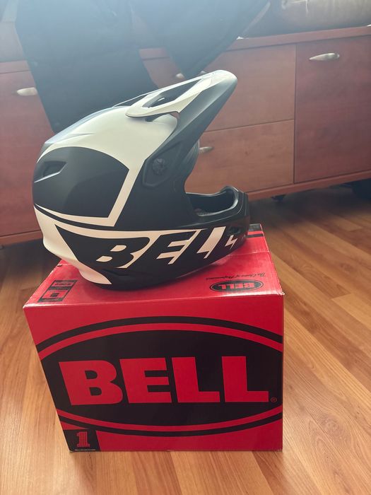 Каска за екстремни спортове Bell