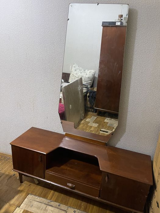 Шифоньер и трюмо, 2 тумбочки