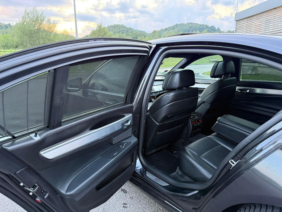 Bmw 750i ~ Pachet M ~ 4 Butoane ~ 2011 ~ 4.4 Benzina