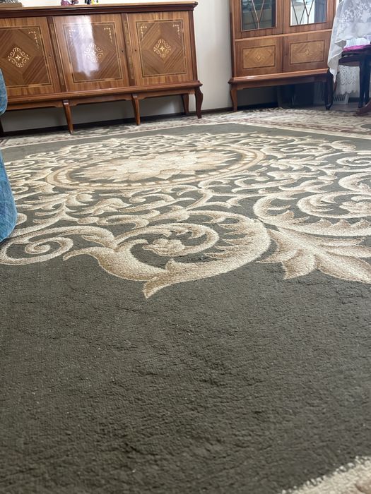 Полушерстяной ковер.