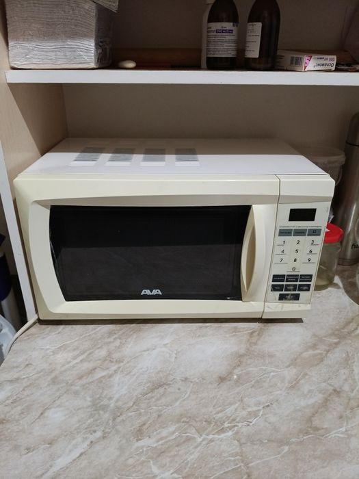 Продам не дорога микрвалнвку роботает хорошо