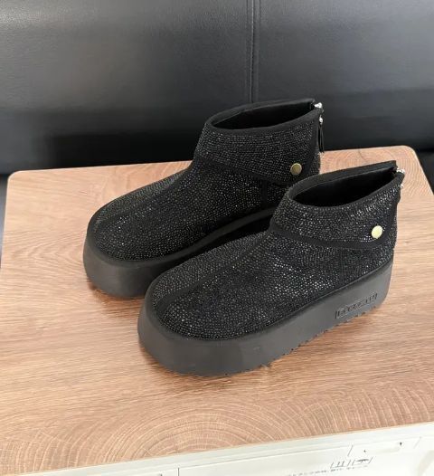 Ghete cu platforma si strasuri