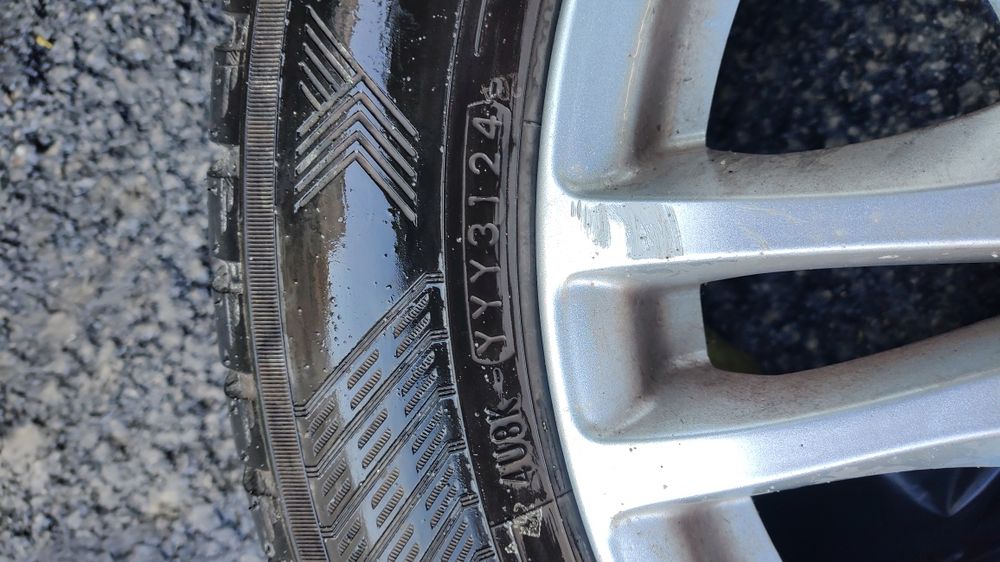 Set 4 anvelope 205/55 R15 allseason cu jante aliajFord + 20 piulite