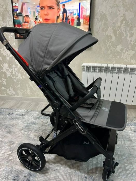 Детская коляска цвет черный