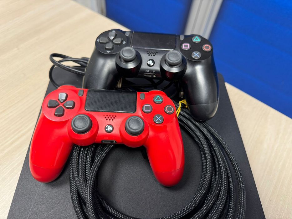 PLayStation 4 slim 2 controllere  Memorie 1Tb