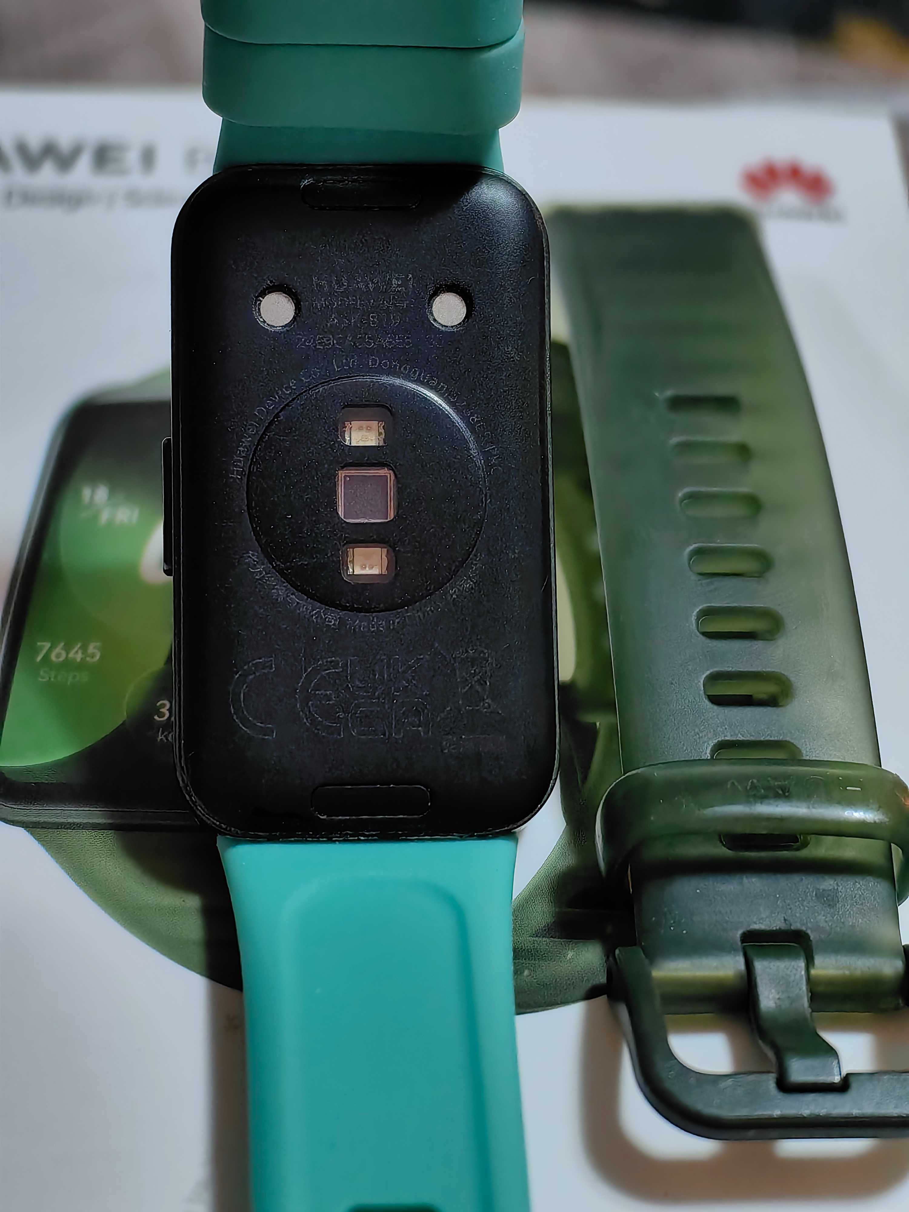 Huawei band 8 фитнес гривна